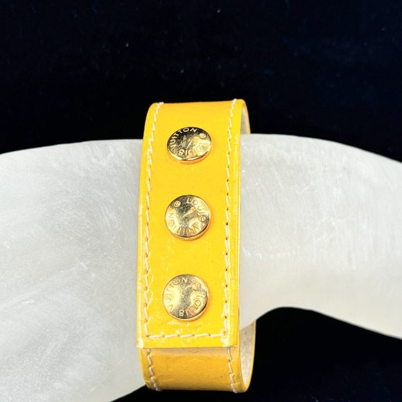 Auth Louis Vuitton Brasserie Beige Vernis Leather button bracelet w/pouch MC1647 - Picture 2 of 7